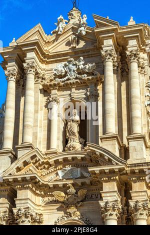 Détails architecturaux et décoratifs de la cathédrale de la Nativité de Marie la très Sainte, Cathédrale de Syracuse. Syracuse, Sicile, Italie, Europe Banque D'Images