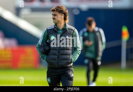 2nd avril 2023 ; Victoria Park, Dingwall, Écosse : Scottish Premiership football, Ross County versus Celtic ; Joao Pedro Neves Filipe Jota du Celtic Banque D'Images