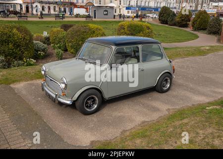 Morris Mini Cooper Mk2 1967 stationné à un spectacle local à Norfolk Banque D'Images