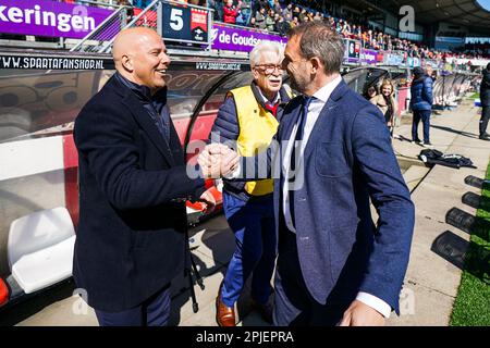 Rotterdam - l'entraîneur de Feyenoord Arne Slot, l'entraîneur de Sparta Rotterdam Maurice Steijn pendant le match entre Sparta Rotterdam et Feyenoord à Het Kasteel, le 2 avril 2023 à Rotterdam, pays-Bas. (Box to Box Pictures/Yannick Verhoeven) Banque D'Images