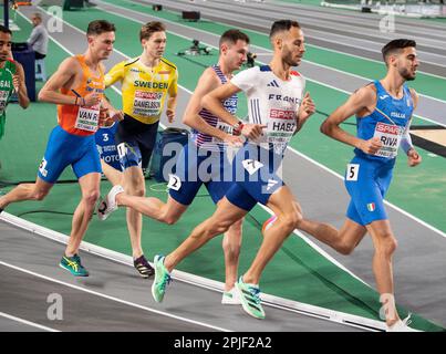 Azeddine Habz, de France, qui participe aux épreuves masculines de 1500m aux Championnats européens d'athlétisme en salle de l'Ataköy Athletics Arena d'Istanbul, Türki Banque D'Images