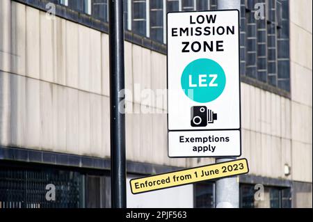 Signalisation de zone à faible émission dans le centre-ville de Glasgow appliquée pour tous les véhicules Banque D'Images