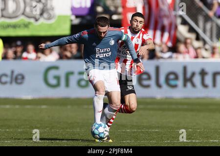 ROTTERDAM - (lr) Orkun Kokcu de Feyenoord, Younes Namli de Sparta Rotterdam pendant le match de première ligue néerlandais entre Sparta Rotterdam et Feyenoord Rotterdam à Sparta Stadion Het Kasteel sur 2 avril 2023 à Rotterdam, pays-Bas. ANP PIETER STAM DE JONGE Banque D'Images