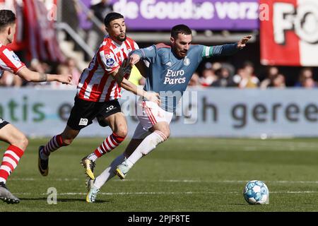 ROTTERDAM - (lr) Younes Namli de Sparta Rotterdam, Orkun Kokcu de Feyenoord pendant le match de première ligue néerlandais entre Sparta Rotterdam et Feyenoord Rotterdam à Sparta Stadion Het Kasteel sur 2 avril 2023 à Rotterdam, pays-Bas. ANP PIETER STAM DE JONGE Banque D'Images