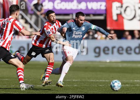 ROTTERDAM - (lr) Younes Namli de Sparta Rotterdam, Orkun Kokcu de Feyenoord pendant le match de première ligue néerlandais entre Sparta Rotterdam et Feyenoord Rotterdam à Sparta Stadion Het Kasteel sur 2 avril 2023 à Rotterdam, pays-Bas. ANP PIETER STAM DE JONGE Banque D'Images