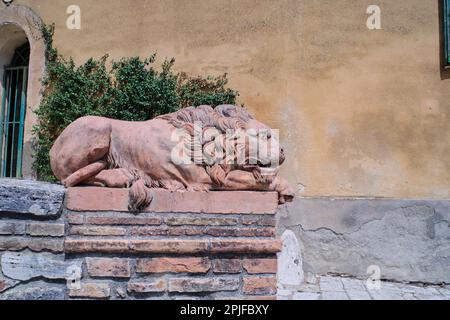 Lucignano d'Asso Montalcino, Italie - 15 août 2022 : vue sur le petit village médiéval situé sur les collines toscanes dans la province de Sienne Banque D'Images
