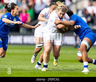 Northampton, Royaume-Uni. 02nd avril 2023. Mackenzie Carson of England Women est affrontée lors du match des six Nations des femmes TikTok Angleterre contre Italie au Cinch Stadium à Franklin's Gardens, Northampton, Royaume-Uni, 2nd avril 2023 (photo de Nick Browning/News Images) à Northampton, Royaume-Uni, le 4/2/2023. (Photo de Nick Browning/News Images/Sipa USA) crédit: SIPA USA/Alay Live News Banque D'Images