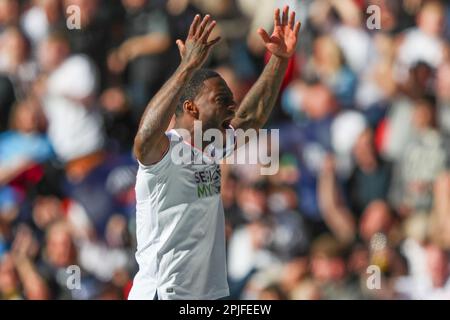 Ricardo Santos #5 de Bolton Wanderers célèbre Elias Kachunga #24 de Bolton Wanderers but de faire 3-0 pendant le match final du Trophée Papa John's Bolton Wanderers vs Plymouth Argyle au stade Wembley, Londres, Royaume-Uni, 2nd avril 2023 (photo de Gareth Evans/News Images) Banque D'Images