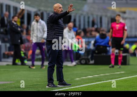 Vincenzo Italiano entraîneur en chef de l'ACF Fiorentina gestes pendant Serie Un match de football 2022/23 entre le FC Internazionale et l'ACF Fiorentina chez Giuseppe Banque D'Images