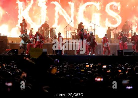 Mexico, Mexique. 02nd avril 2023. 1 avril 2023, Mexico, Mexique: Ricky Rick, chanteur du groupe Kumbia Kings, se produit lors du concert gratuit 'Cumbion' dans le Zocalo à Mexico. Sur 1 avril 2023 à Mexico, Mexique (photo du Groupe Luis Barron/Eyepix). (Photo par Eyepix/NurPhoto) Credit: NurPhoto SRL/Alay Live News Banque D'Images
