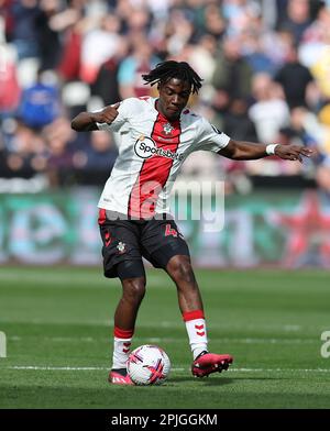 Londres, Royaume-Uni. 2nd avril 2023. Roméo Lavia de Southampton lors du match de la Premier League au London Stadium, Londres. Le crédit photo devrait se lire: David Klein/Sportimage crédit: Sportimage/Alay Live News Banque D'Images