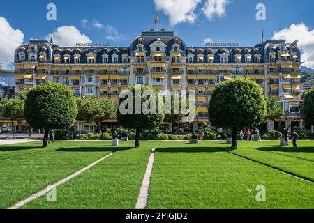 Hôtel de luxe Montreux Palace situé sur les rives du lac Léman. Montreux, Suisse, août 2022 Banque D'Images