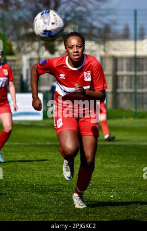 Teesside, Royaume-Uni. 02 avril 2023. Le Maxwell Armani de Middlesbrough en possession du Middlesbrough Women FC (en rouge et blanc) a joué le Stockport County Ladies FC dans la FA Women’s National League Division One North. Les visiteurs ont gagné 1-6 au Map Group UK Stadium à Stockton-on-Tees, un butté qui a été dur du côté de la maison. Crédit : Teesside Snapper/Alamy Live News Banque D'Images