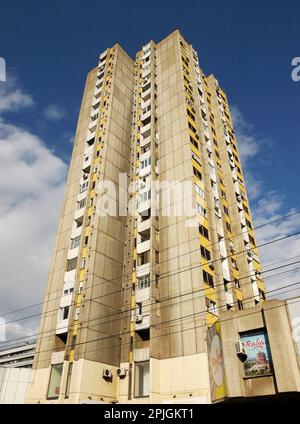 Immeuble en béton Brutaliste (B5) à Niš, Serbie Banque D'Images