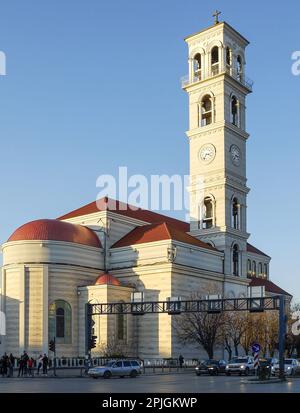 Lumière du soleil en soirée sur la cathédrale Saint-mère Teresa, Pristina, Kosovo Banque D'Images