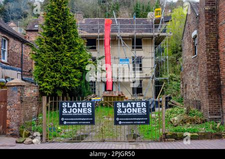 Un bâtiment sur Wharfage à Ironbridge, Shropshire, au Royaume-Uni, est en cours de rénovation. Banque D'Images