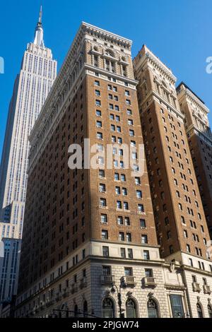 Herald Towers (anciennement Hotel McAlpin) et Empire State Building, Broadway et 34th Street, NYC 2023 Banque D'Images