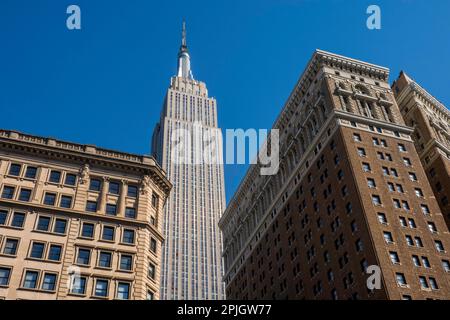 Herald Towers (anciennement Hotel McAlpin) et Empire State Building, Broadway et 34th Street, NYC 2023 Banque D'Images