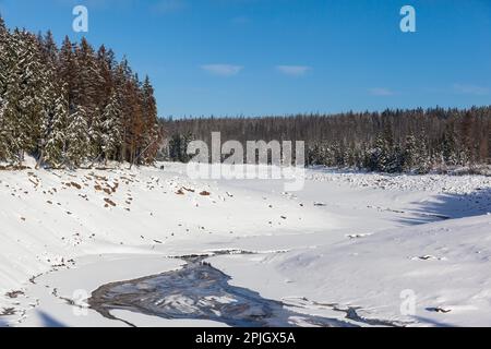 Vue sur l'étang Oder du parc national de Harz Banque D'Images