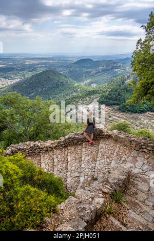 Randonnée sur la piste de Castell d Alaro, Puig dalaro, Majorque, Espagne Banque D'Images