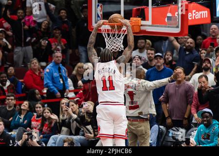 Chicago, États-Unis. 02nd avril 2023. Chicago, Etats-Unis, 2 avril 2023: DEMAR DeRozan (11 Bulls de Chicago) dunks le ballon pendant le match entre les Bulls de Chicago et les Grizzlies de Memphis le dimanche 2 avril 2023 au Centre Uni, Chicago, Etats-Unis. (PAS D'UTILISATION COMMERCIALE) (Shaina Benhiyoun/SPP) crédit: SPP Sport Press photo. /Alamy Live News Banque D'Images