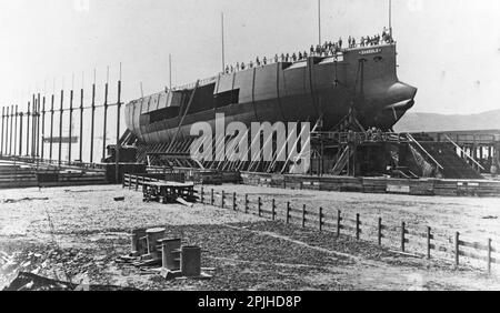 Le navire de guerre italien Enrico Dandolo est en construction. Elle était le deuxième des deux navires tritonnés de classe Duilio construits pour la marina italienne Regia (Royal Navy) en 1870s. Banque D'Images