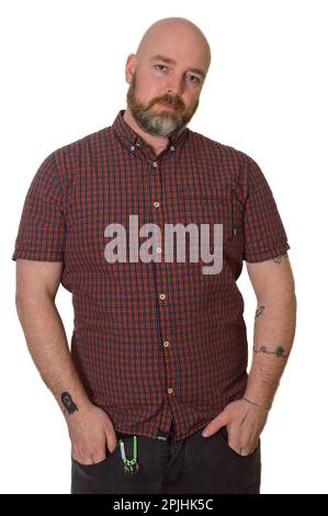 Tête de peau tatouée avec une chemise à carreaux et barbe sur fond blanc Banque D'Images