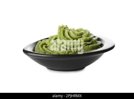 Bol avec tourbillon de pâte wasabi isolée sur blanc Banque D'Images