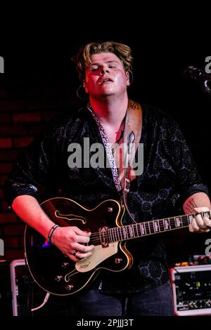 Edmonton, Canada. 27th janvier 2023. Le contestant américain Idol de l'Alberta, Brayden King se produit au Cook County Saloon 3 mois avant son apparition à l'américaine Idol. (Photo de Ron Palmer/SOPA Images/Sipa USA) crédit: SIPA USA/Alay Live News Banque D'Images