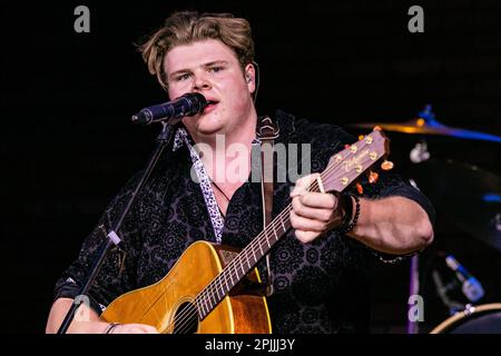 Edmonton, Canada. 27th janvier 2023. Le contestant américain Idol de l'Alberta, Brayden King se produit au Cook County Saloon 3 mois avant son apparition à l'américaine Idol. (Photo de Ron Palmer/SOPA Images/Sipa USA) crédit: SIPA USA/Alay Live News Banque D'Images