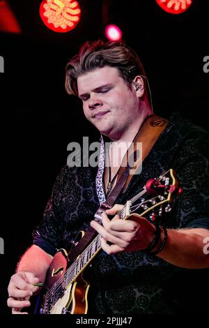 Edmonton, Canada. 27th janvier 2023. Le contestant américain Idol de l'Alberta, Brayden King se produit au Cook County Saloon 3 mois avant son apparition à l'américaine Idol. (Photo de Ron Palmer/SOPA Images/Sipa USA) crédit: SIPA USA/Alay Live News Banque D'Images