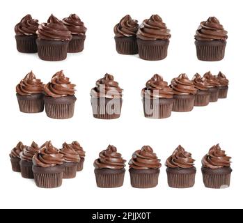 Ensemble de petits gâteaux d'anniversaire colorés sur fond blanc Banque D'Images