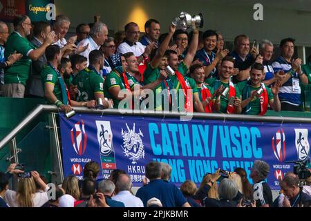 Hong Kong, Chine. 02nd avril 2023. L'équipe de hommes de Team Ireland a assisté à la cérémonie de remise des prix et a remporté le match de 9th places sur Cathay Pacific/HSBC Hong Kong Sevens 2023. (Photo par Ben Lau/SOPA Images/Sipa USA) crédit: SIPA USA/Alay Live News Banque D'Images