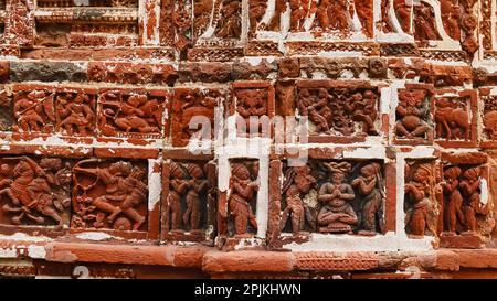 Scènes de guerre de Mahabharata représentées sur le temple de Shyam Rai, Bishnupur, Bengale occidental, Inde. Banque D'Images