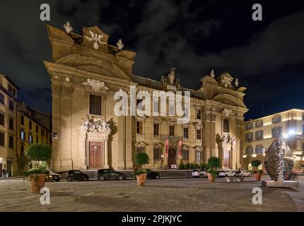 Vue nocturne du complexe illuminé de San Firenze, Chiesa di san Firenze, Piazza di S. Firenze, Florence, Toscane, Italie Banque D'Images