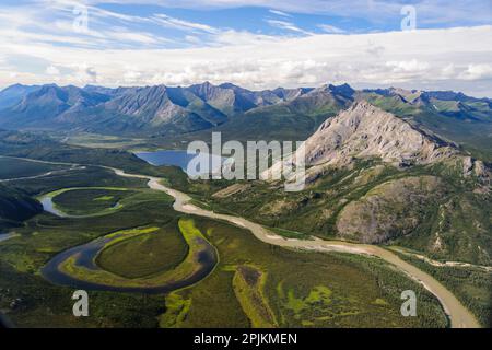 États-Unis, Alaska, Gates of the Arctic National Park. Vue aérienne sur la rivière Alatna. Banque D'Images