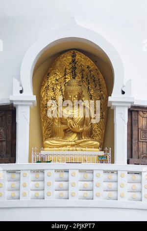 Statue de la Pagode du Bouddha de la paix, Darjeeling, Bengale occidental, Inde. Banque D'Images