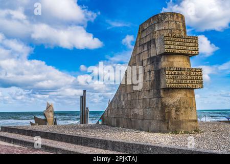 Statue du Mémorial de l'armée américaine de la première division les Braves, Omaha Beach, Normandie, France (usage éditorial uniquement) Banque D'Images