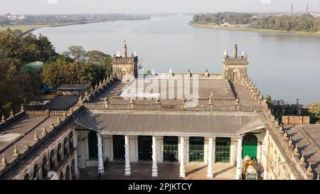 Vue intérieure de Hooghly Imambara et Hooghly River in the Background, Chinsurah, Bengale occidental, Inde. Banque D'Images