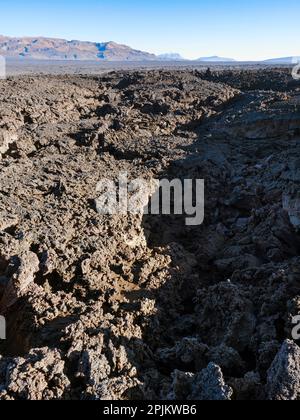 Lave de l'éruption de Bardarbunga 2014-2015 dans la région de Holuhraun. Volcan Askja en arrière-plan. Parc national de Vatnajokull, site de l'UNESCO, Islande Banque D'Images