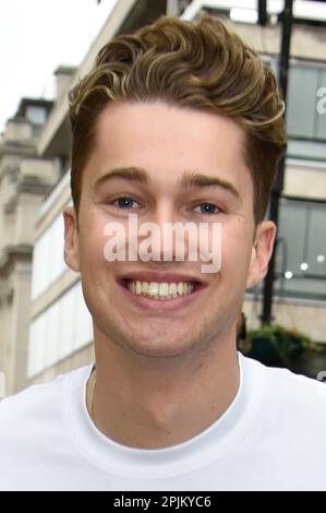 AJ Pritchard au début du semi-marathon des monuments de Londres 2023 à Pall Mall East, Londres. Sue Andrews/Alamy. Banque D'Images