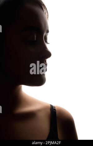 Femme visage beauté amélioration profil sombre femme Banque D'Images