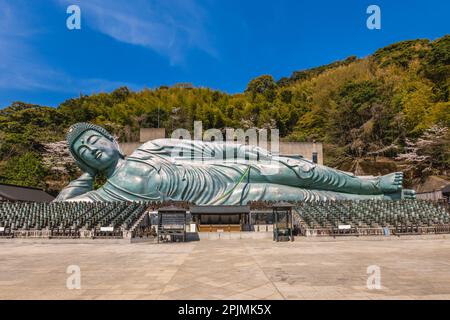 Le Bouddha couché au temple de Nanzoin à Fukuoka, Kyushu, Japon Banque D'Images