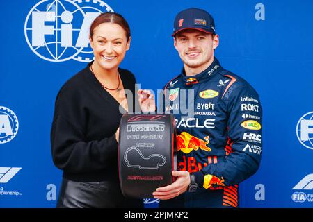 MELBOURNE, AUSTRALIE - AVRIL 01 : polesitter Max Verstappen, des pays-Bas, qui pilote le Red Bull Racing RB19 d'Oracle après s'être qualifié au 2023 Banque D'Images