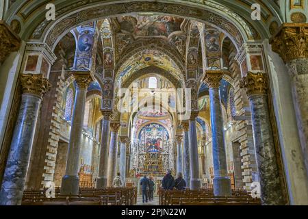 Palerme, Italie - 26 décembre 2018 : la nef de l'église de Santa Maria dell'Ammiraglio, également connue sous le nom de la Martorana Banque D'Images