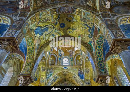 Palerme, Italie - 26 décembre 2018: Les mosaïques byzantines à l'intérieur de l'église de Santa Maria dell'Ammiraglio, également connue sous le nom de la Martorana Banque D'Images