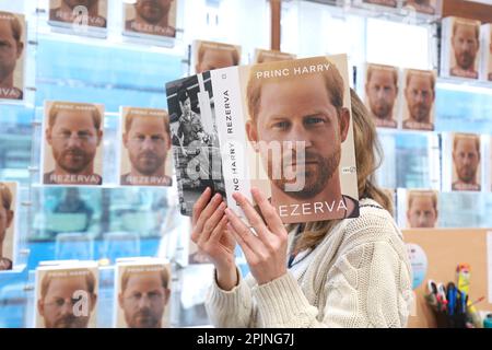 La traduction croate du livre 'Spare' du prince Harry est arrivée dans la librairie de Zagreb, en Croatie, le 03. Avril 2023. Photo: Sanjin Strukic/PIXSELL Banque D'Images