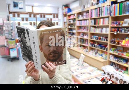 La traduction croate du livre 'Spare' du prince Harry est arrivée dans la librairie de Zagreb, en Croatie, le 03. Avril 2023. Photo: Sanjin Strukic/PIXSELL Banque D'Images