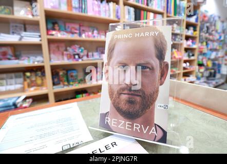 La traduction croate du livre 'Spare' du prince Harry est arrivée dans la librairie de Zagreb, en Croatie, le 03. Avril 2023. Photo: Sanjin Strukic/PIXSELL Banque D'Images