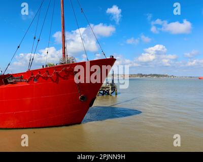 Harwich, Essex, Royaume-Uni - 3 avril 2023 : journée de printemps sur la côte. LV 18 le bateau qui a secoué. Banque D'Images